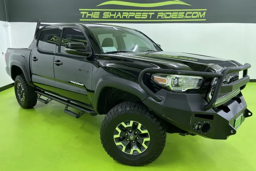 2017 Toyota Tacoma TRD Off-Road photo 1