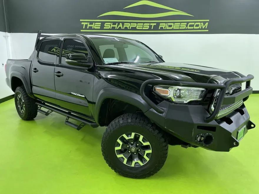 2017 Toyota Tacoma TRD Off-Road photo 1