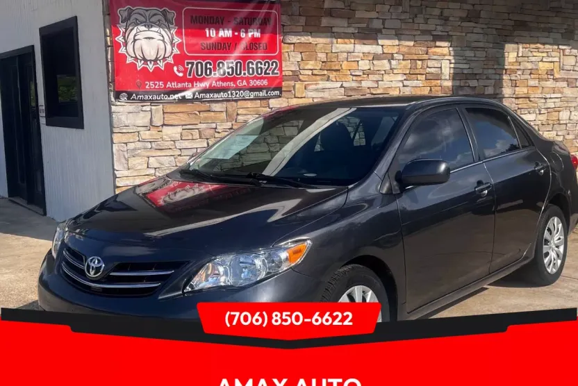 2013 Toyota Corolla LE photo 1