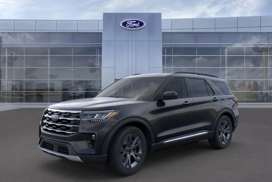 2025 Ford Explorer photo 1