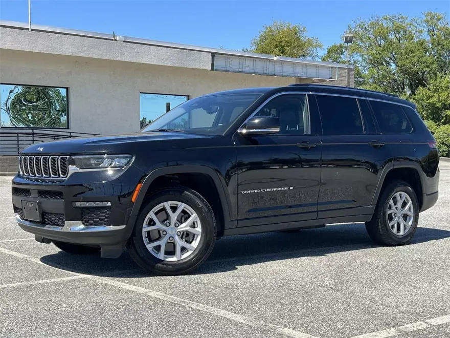 2023 Jeep Grand Cherokee Limited photo 1
