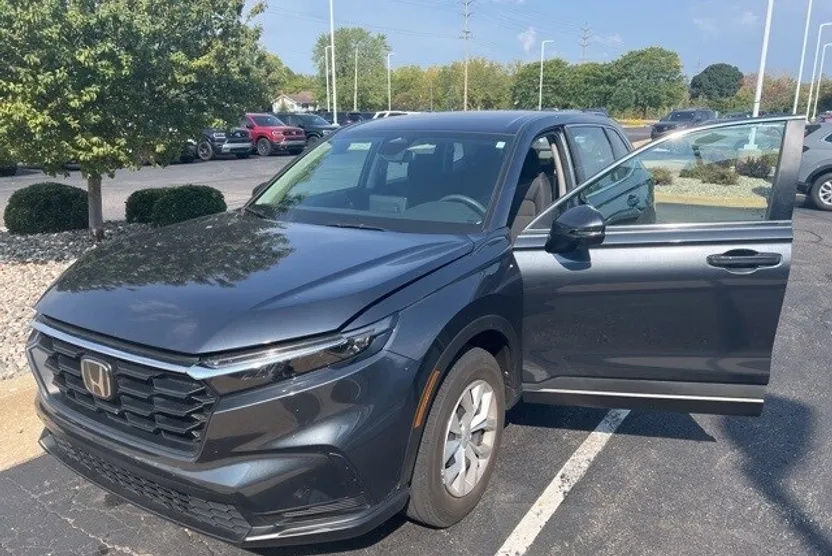 2023 Honda CR-V LX photo 1