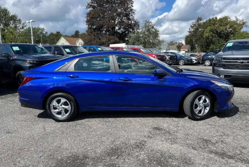 2021 Hyundai Elantra SE photo 1