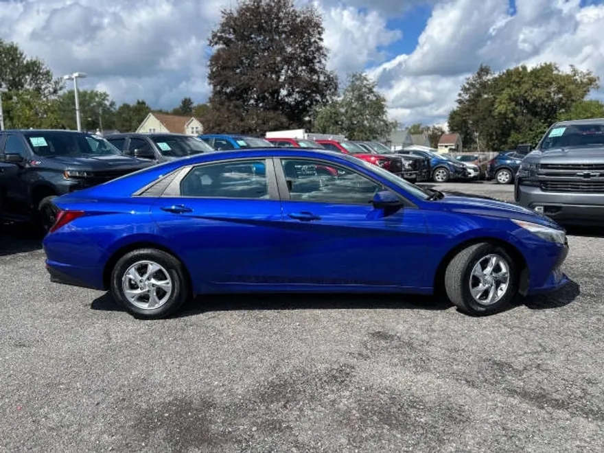 2021 Hyundai Elantra SE photo 1
