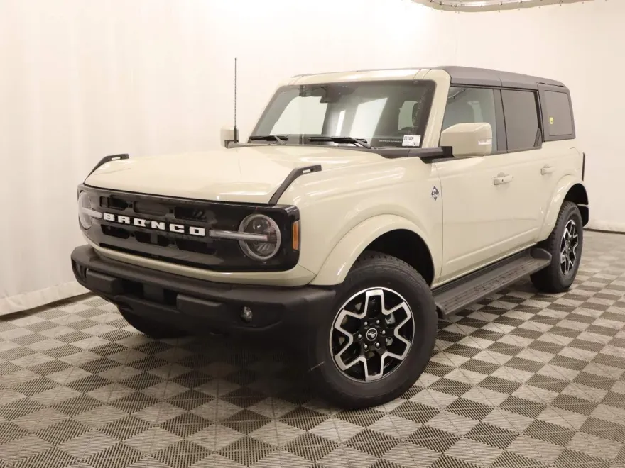 2025 Ford Bronco Outer Banks photo 1