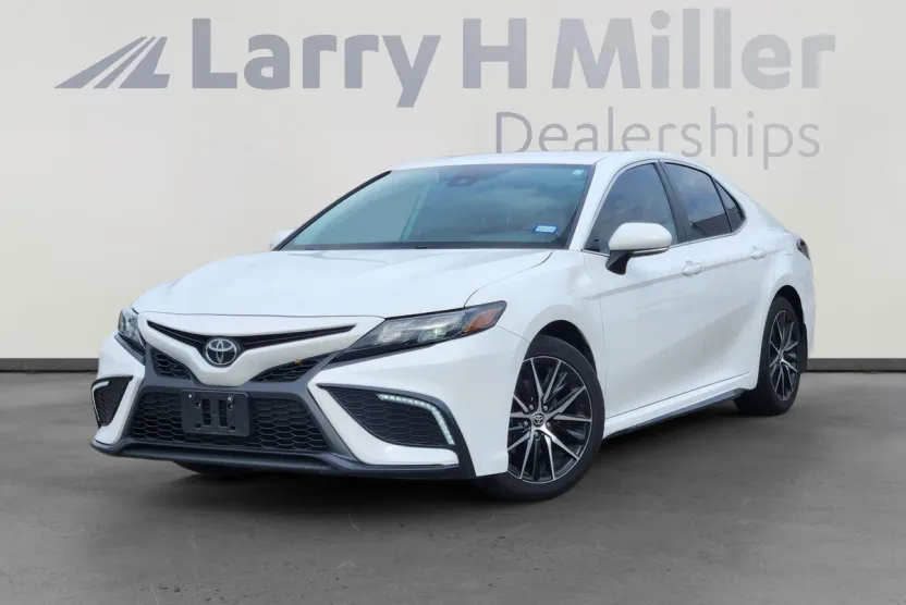 2024 Toyota Camry SE photo 1
