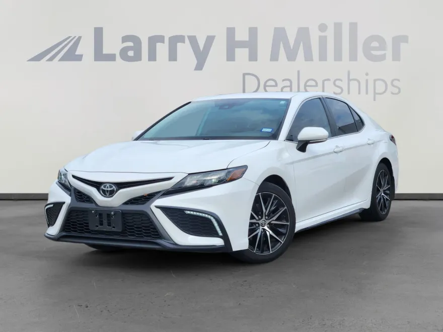 2024 Toyota Camry SE photo 1