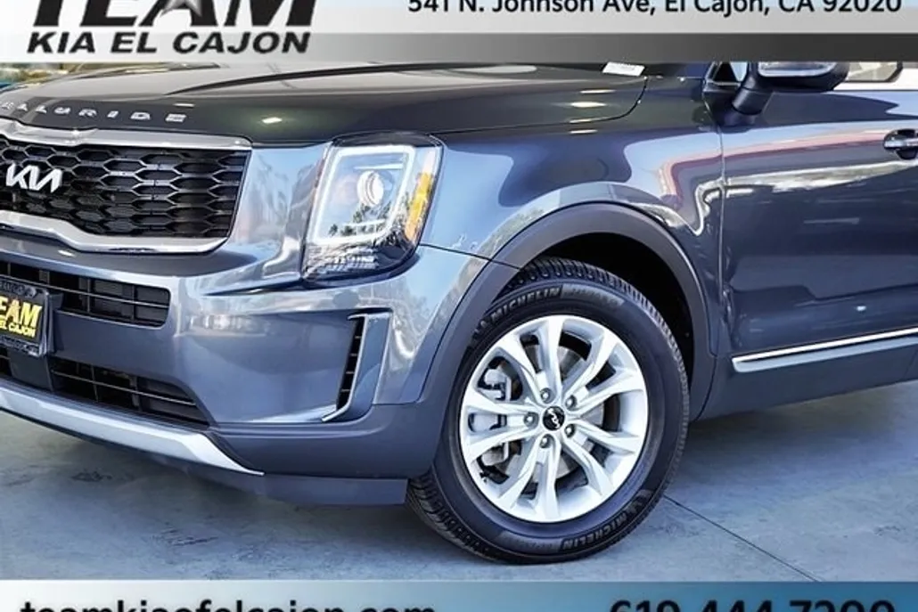 2022 Kia Telluride LX photo 1