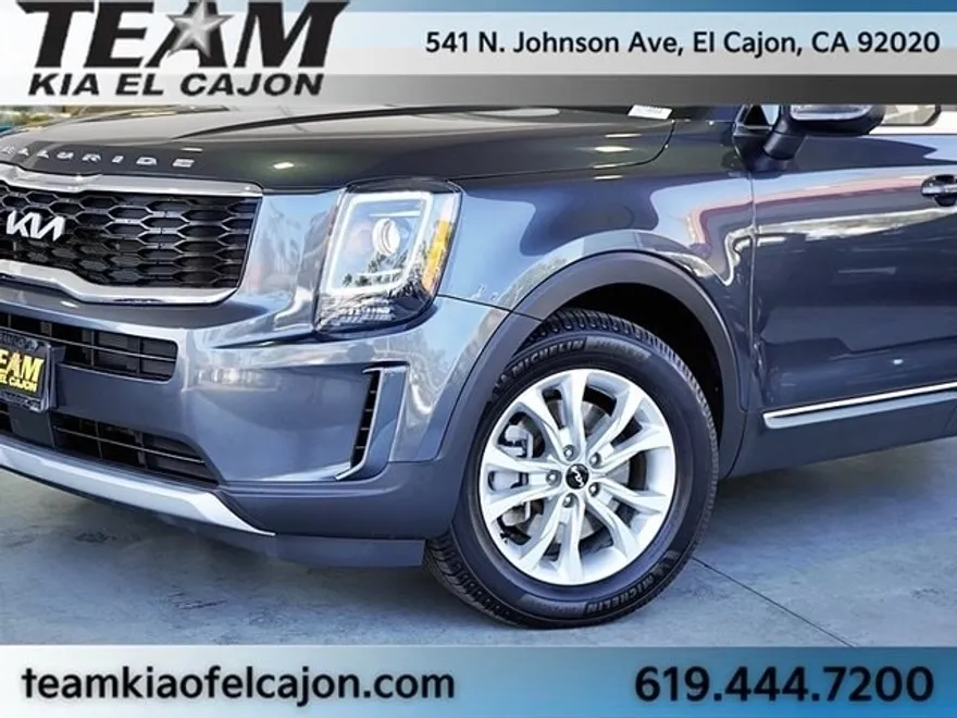 2022 Kia Telluride LX photo 1