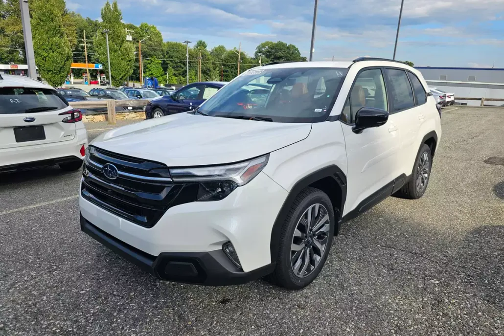 2025 Subaru Forester Touring photo 1