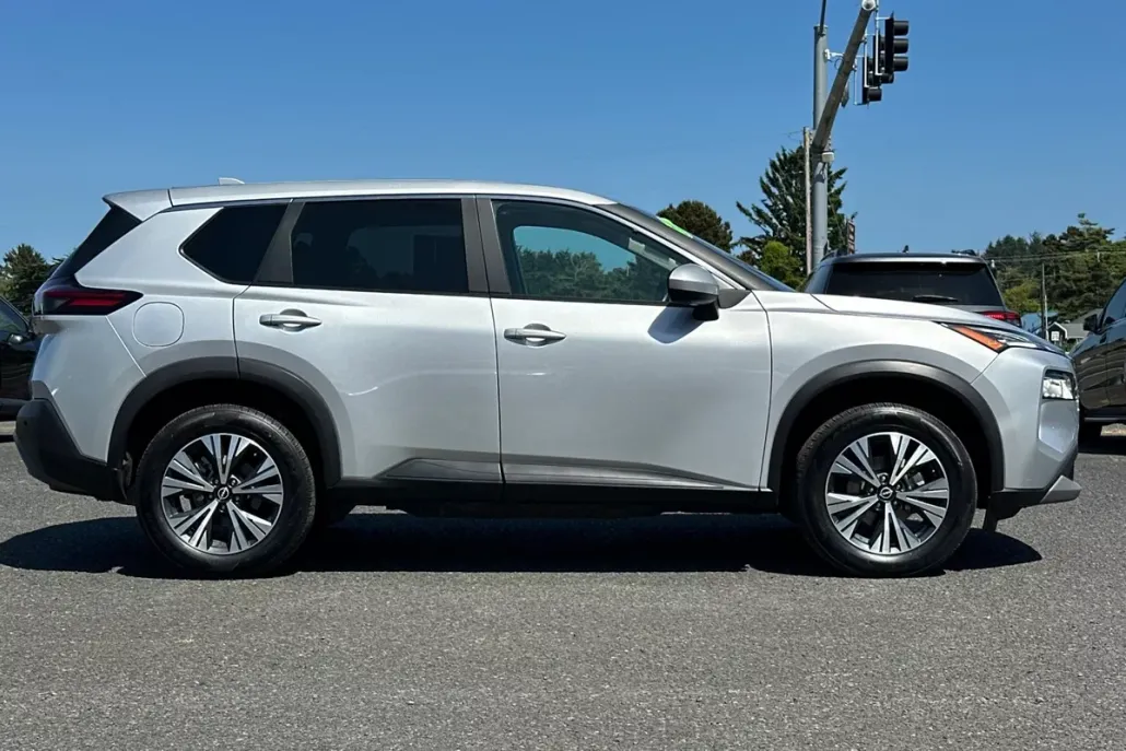 2023 Nissan Rogue SV photo 1