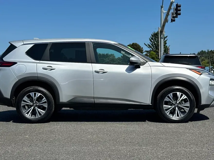 2023 Nissan Rogue SV photo 1