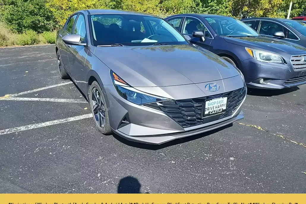 2023 Hyundai Elantra SEL photo 1