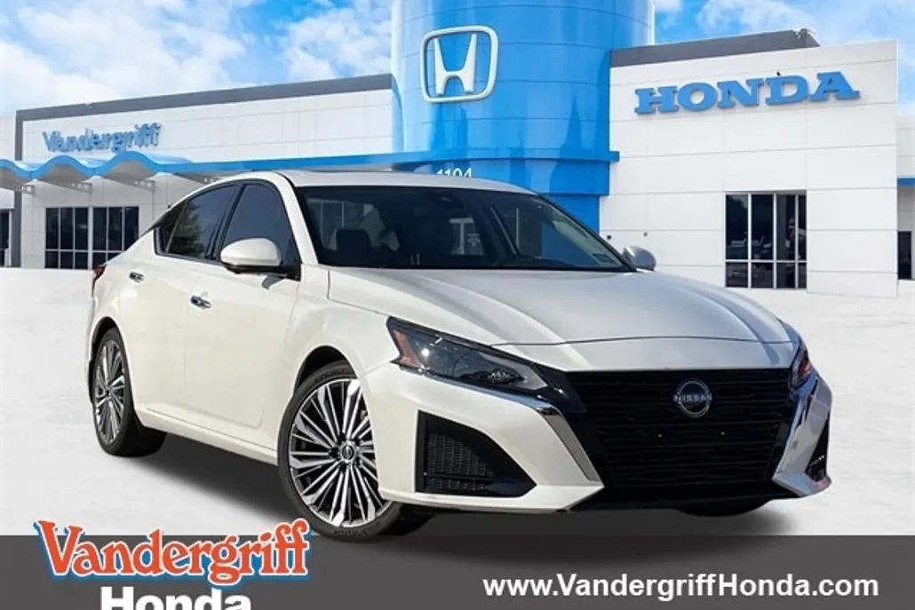 2024 Nissan Altima 2.5 SL photo 1