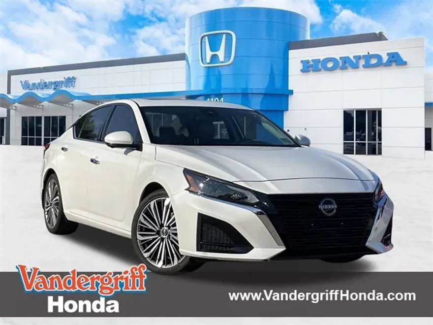 2024 Nissan Altima 2.5 SL photo 1