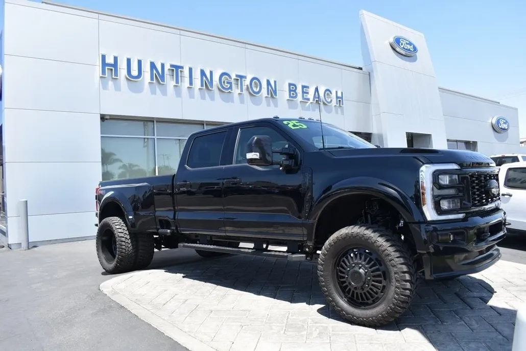 2025 Ford F-450 photo 1