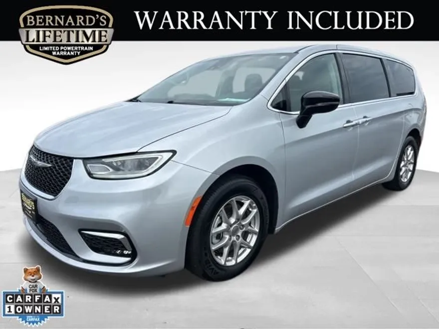 2024 Chrysler Pacifica Touring L photo 1