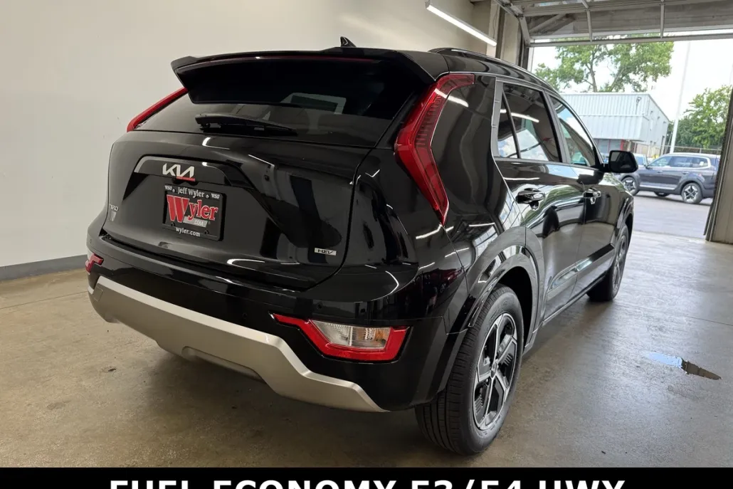 2025 Kia Niro SX photo 1