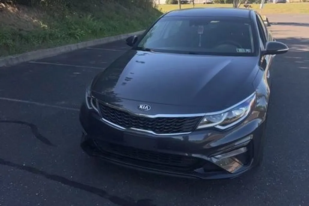 2019 Kia Optima LX photo 1