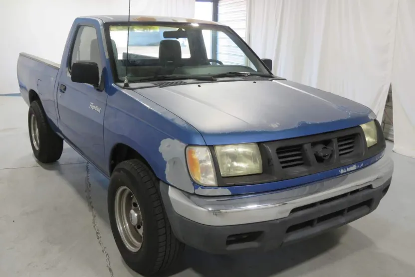 1998 Nissan Frontier photo 1