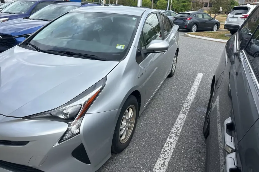 2016 Toyota Prius Two photo 1