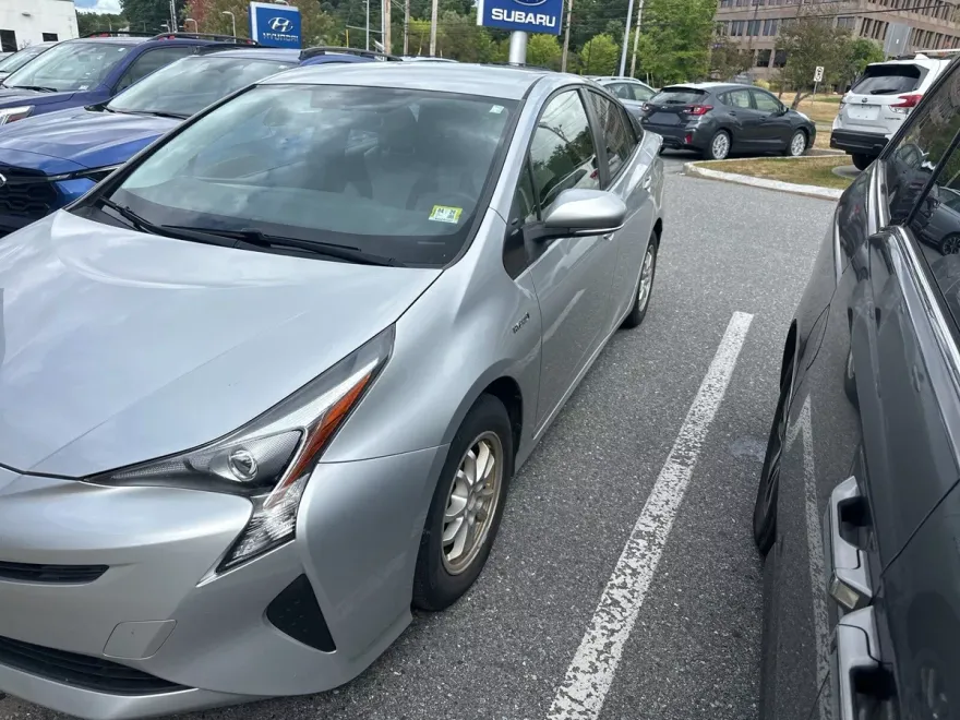 2016 Toyota Prius Two photo 1