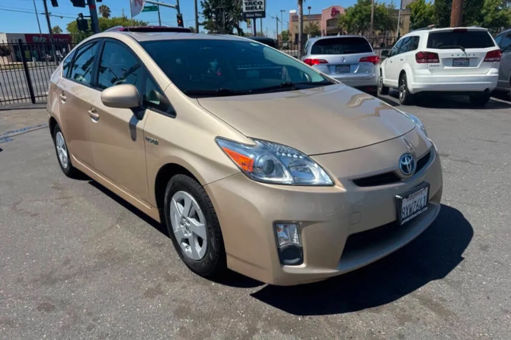 2011 Toyota Prius One photo 1