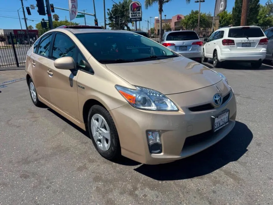 2011 Toyota Prius One photo 1