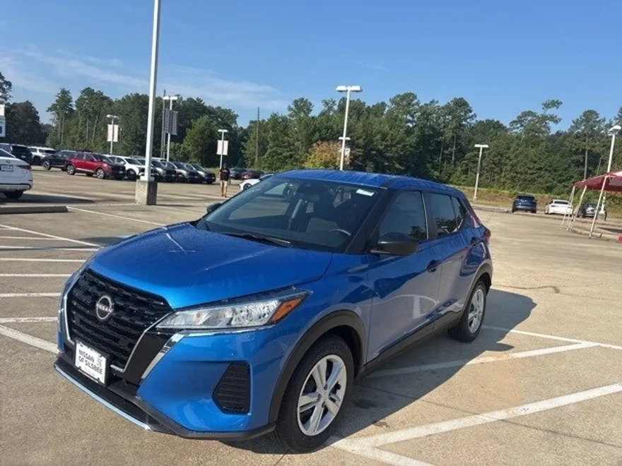 2025 Nissan Kicks Play S photo 1