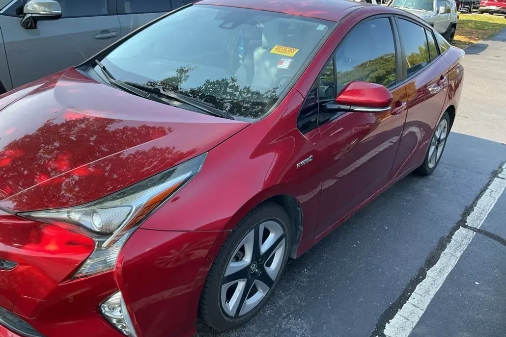 2017 Toyota Prius Four photo 1