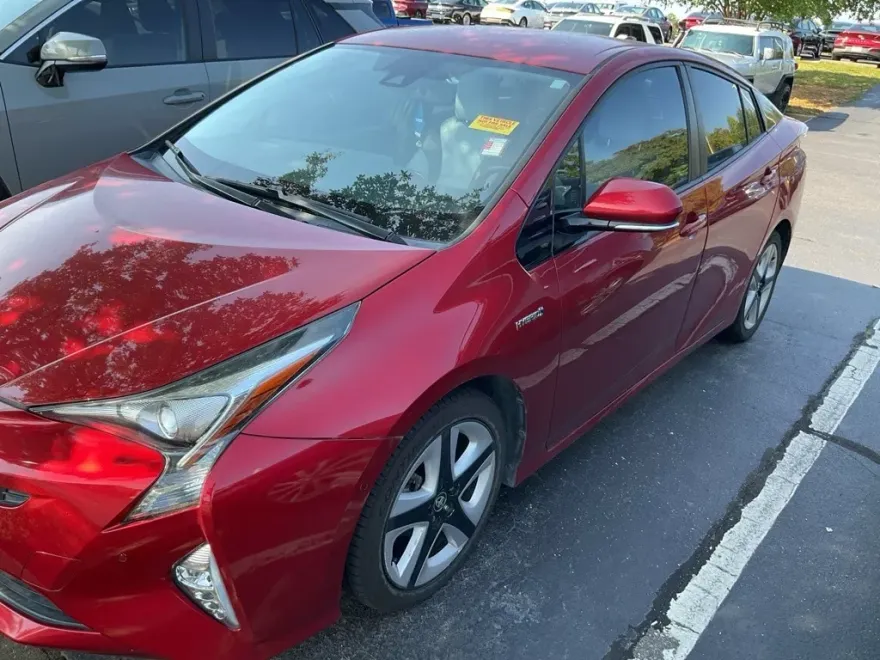 2017 Toyota Prius Four photo 1