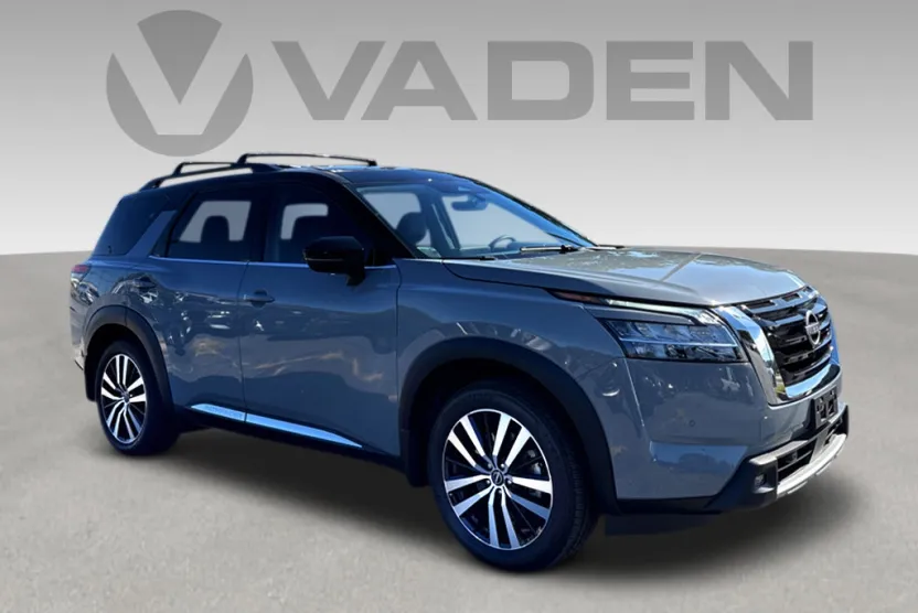 2023 Nissan Pathfinder Platinum photo 1