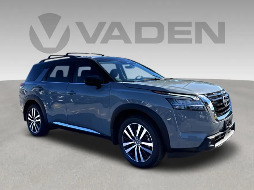 2023 Nissan Pathfinder Platinum photo 1