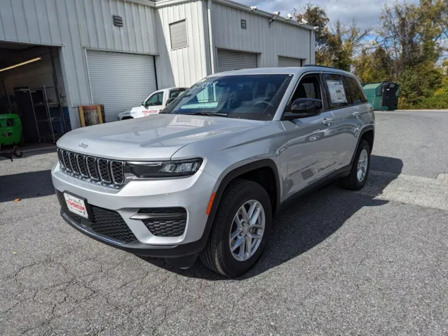 2025 Jeep Grand Cherokee Laredo X photo 1