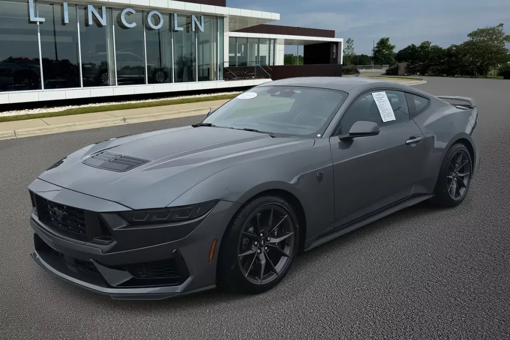 2024 Ford Mustang Dark Horse photo 1