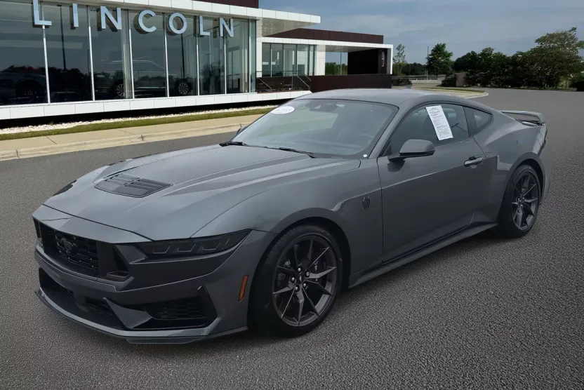 2024 Ford Mustang Dark Horse photo 1
