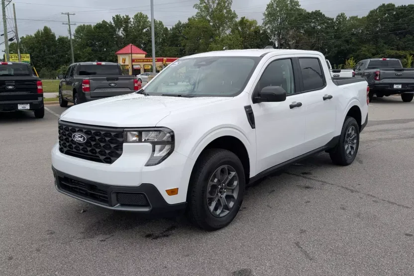2025 Ford Maverick XLT photo 1