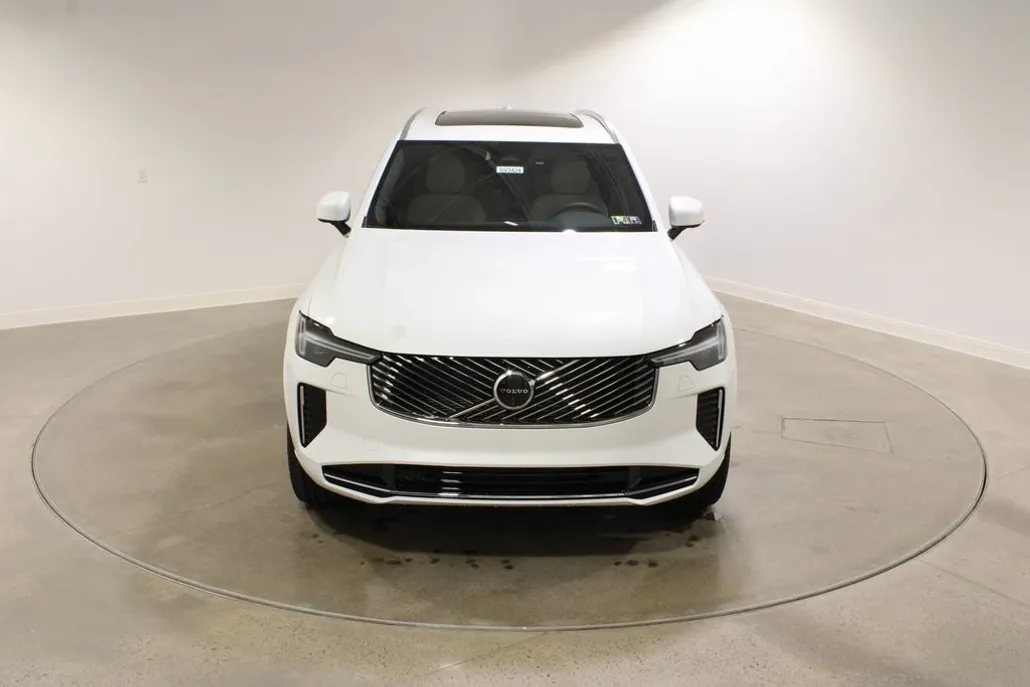 2026 Volvo XC90 Plus photo 1