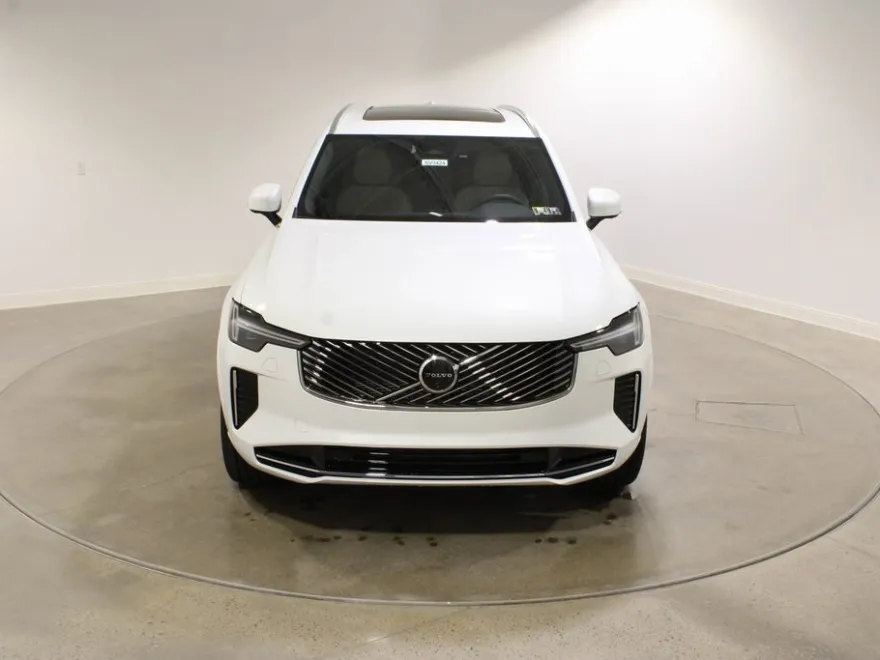 2026 Volvo XC90 Plus photo 1