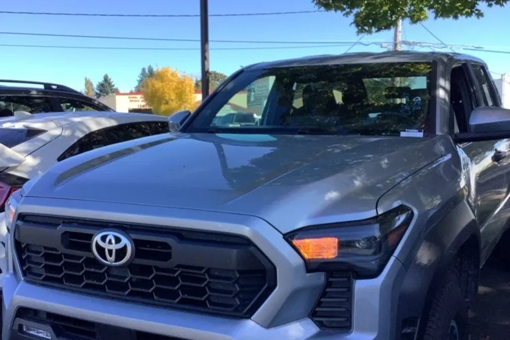 2024 Toyota Tacoma TRD Off-Road photo 1