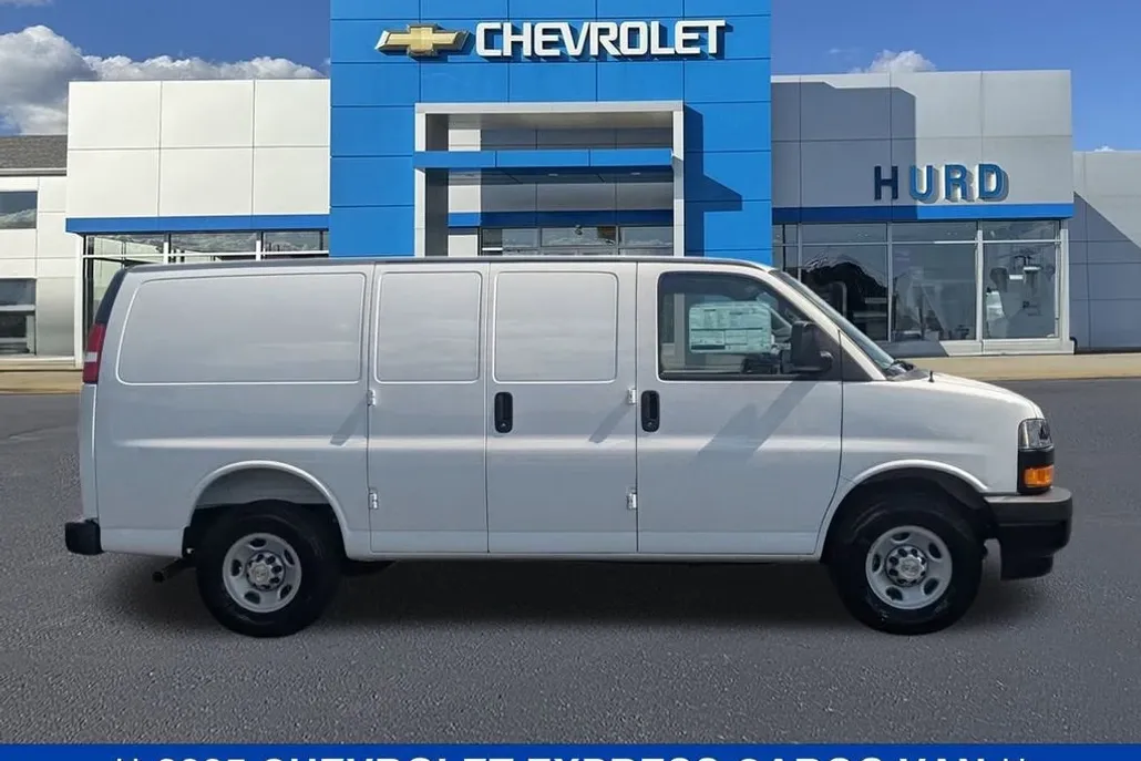 2025 Chevrolet Express Cargo 3500 photo 1