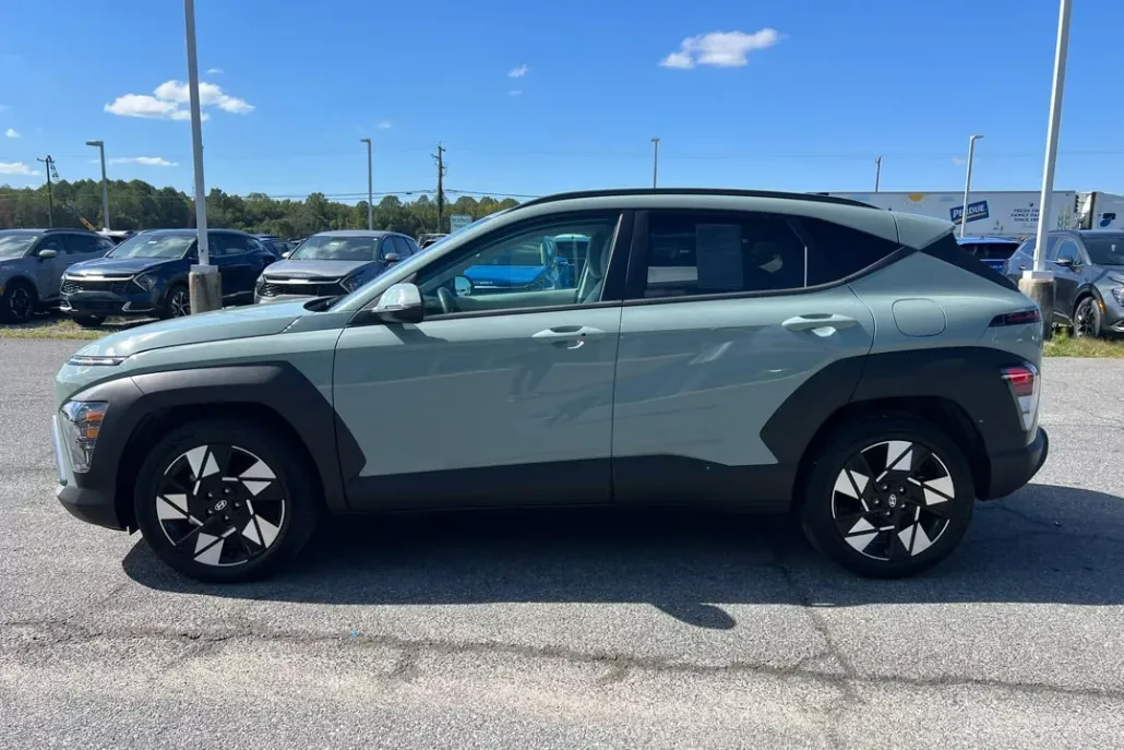 2025 Hyundai Kona SEL photo 1