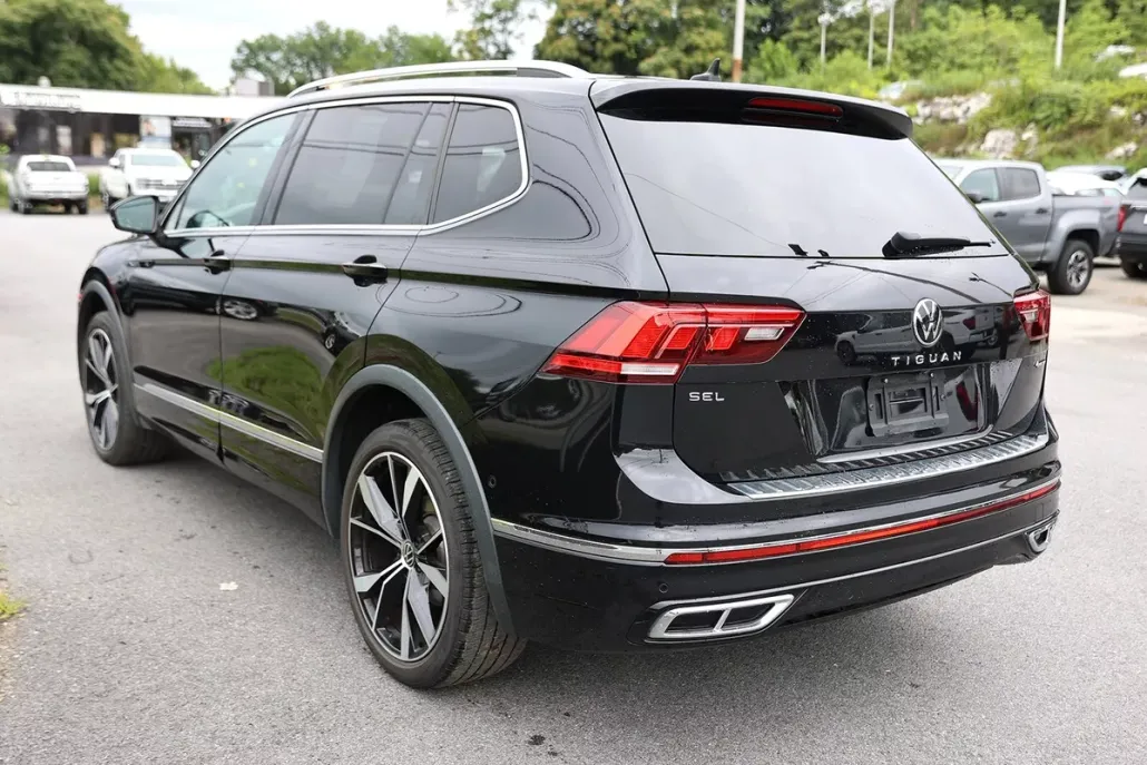 2022 Volkswagen Tiguan SEL Premium R-Line photo 1
