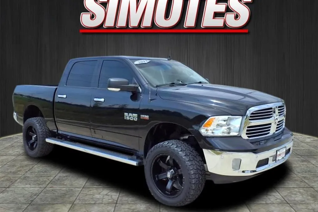 2017 Ram 1500 SLT photo 1