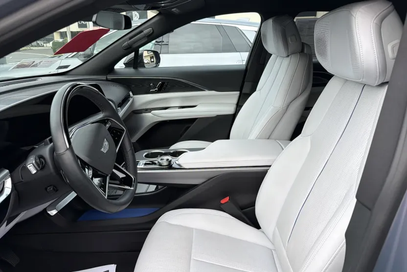 2024 Cadillac Lyriq Luxury photo 1