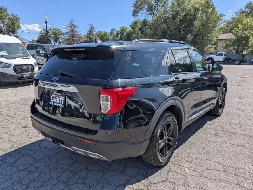 2022 Ford Explorer XLT photo 1