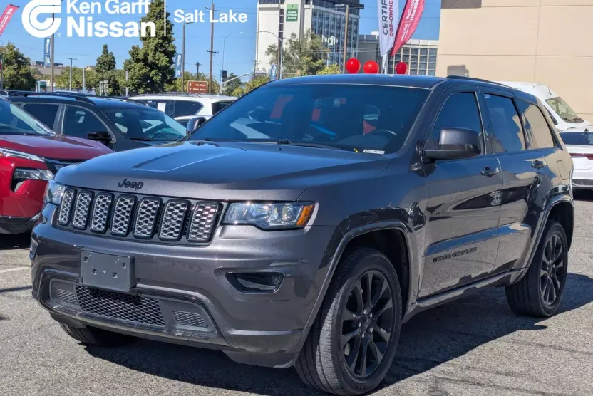 2021 Jeep Grand Cherokee Laredo X photo 1
