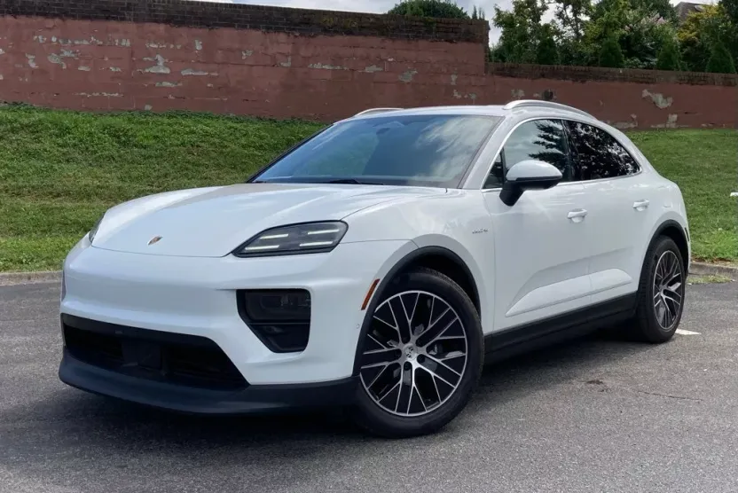 2025 Porsche Macan Electric Base photo 1