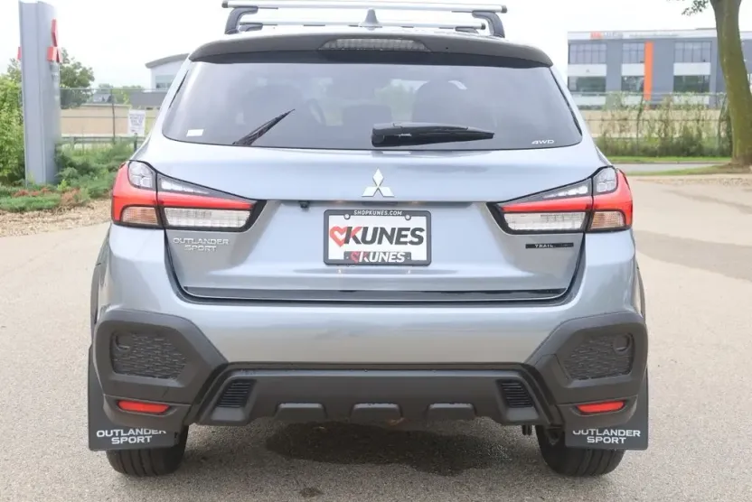 2025 Mitsubishi Outlander Sport ES SE LE photo 1