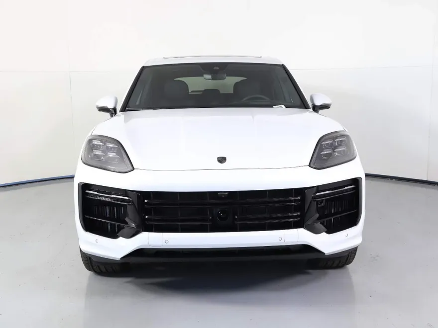2025 Porsche Cayenne Turbo E-Hybrid photo 10